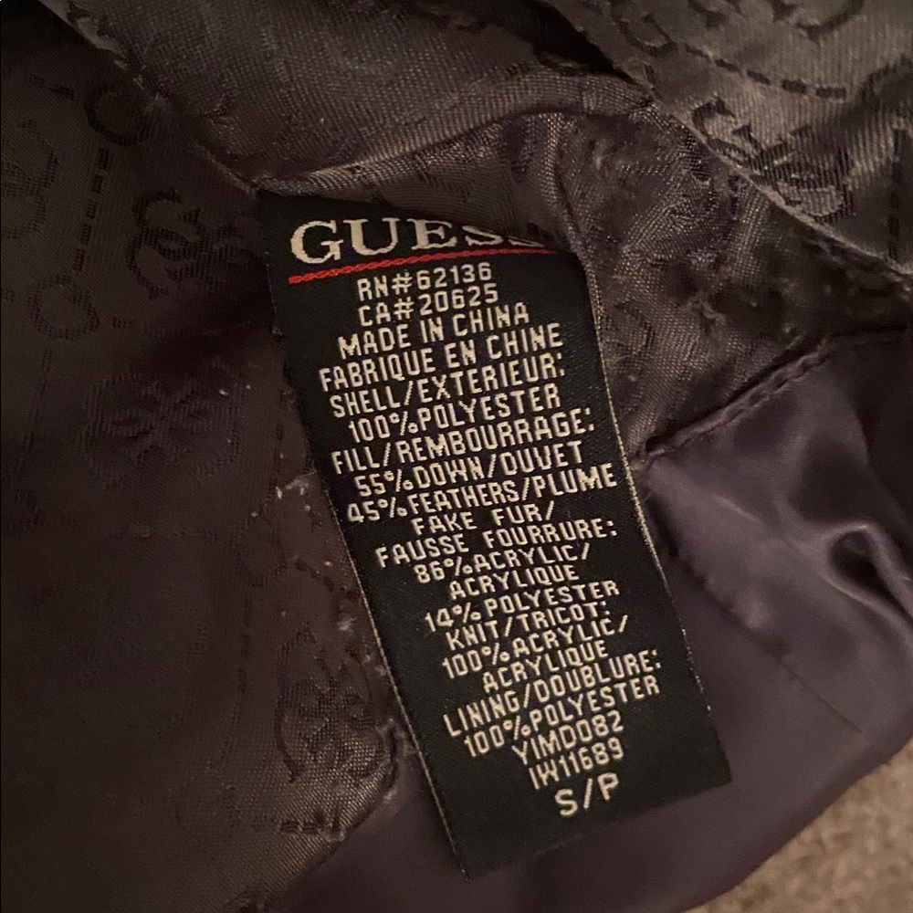 Guess hooded coat perfect condition! Size small 40% feathers - Picture 11 of 13